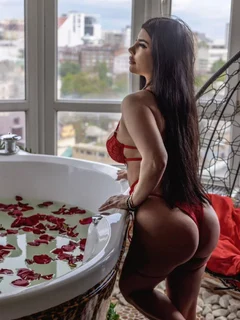 Camilla escort in Dubai