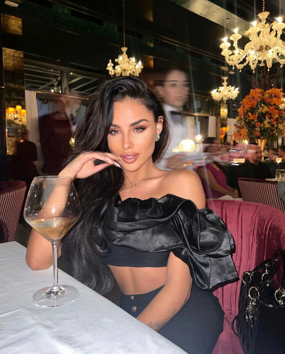 Eva escort in Dubai